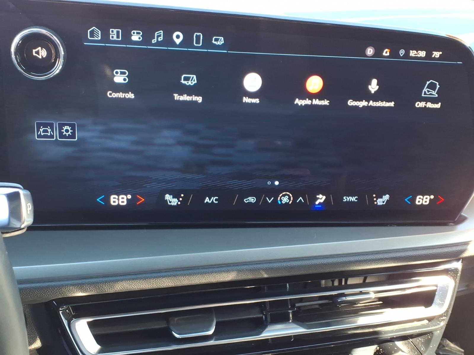 2025 Chevrolet Traverse photo 23 of 28