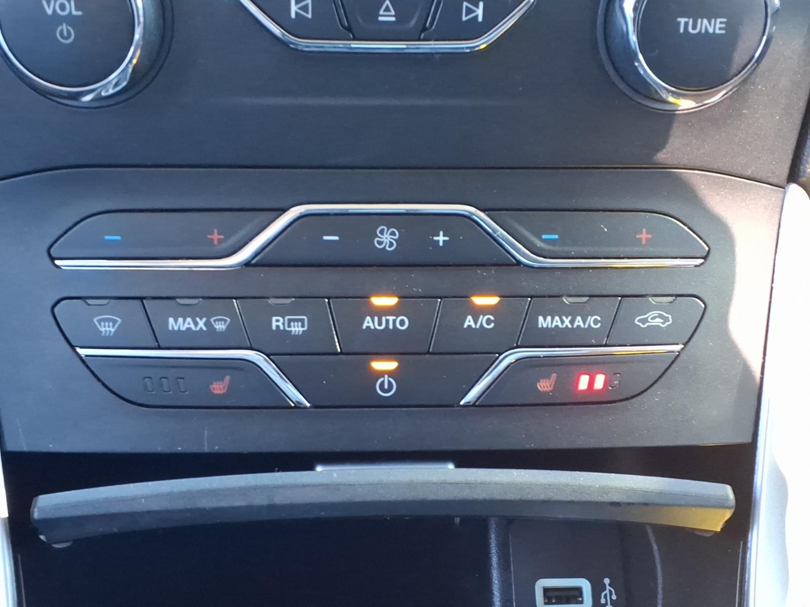 2018 Ford Edge photo 23 of 28