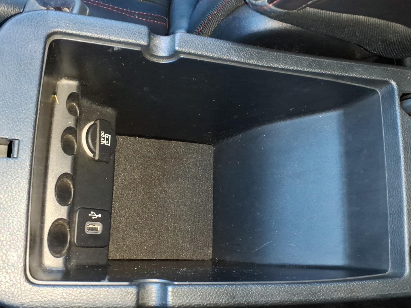 2016 Jeep Cherokee photo 28 of 29