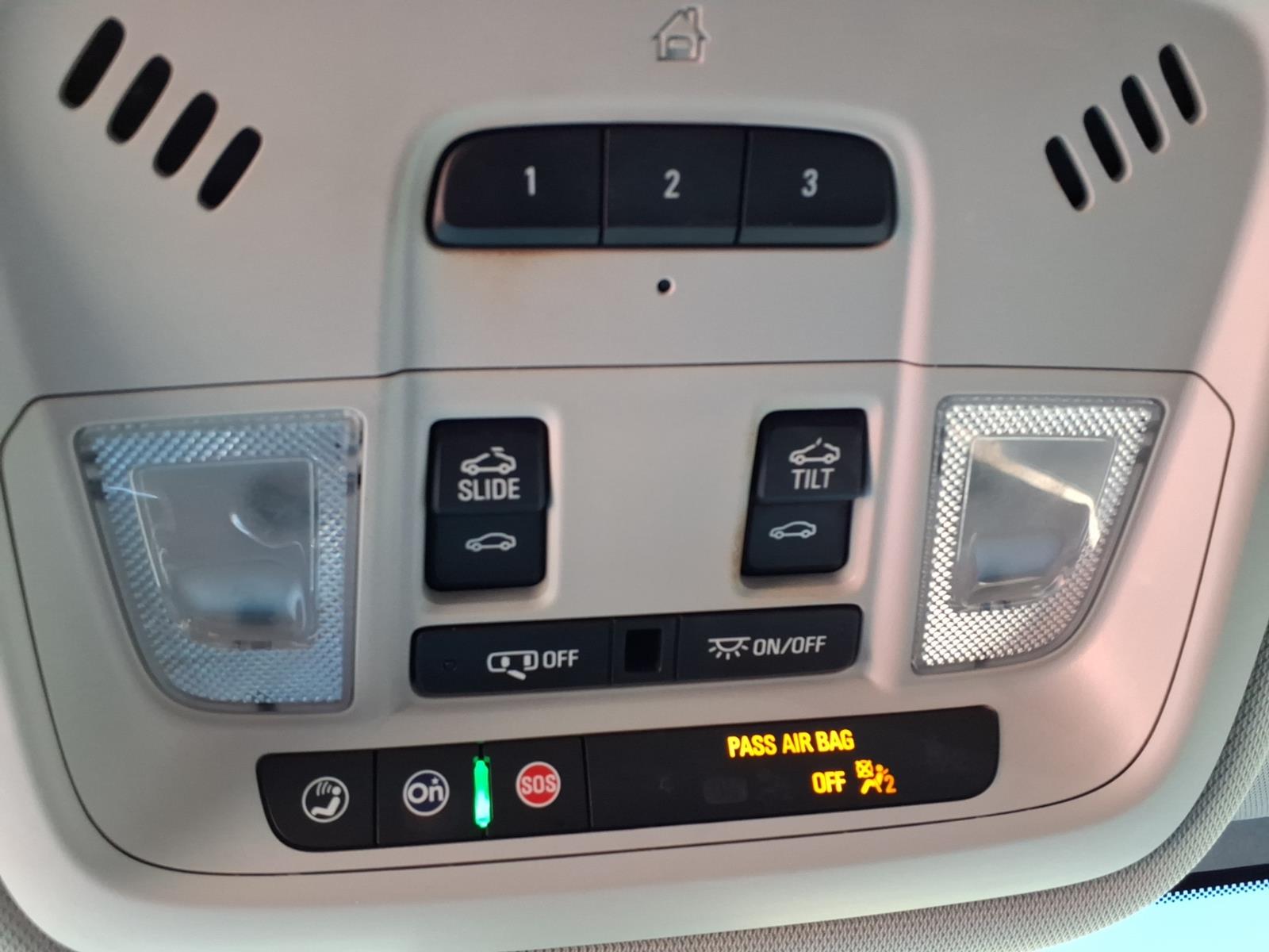 2020 Chevrolet Traverse photo 28 of 29