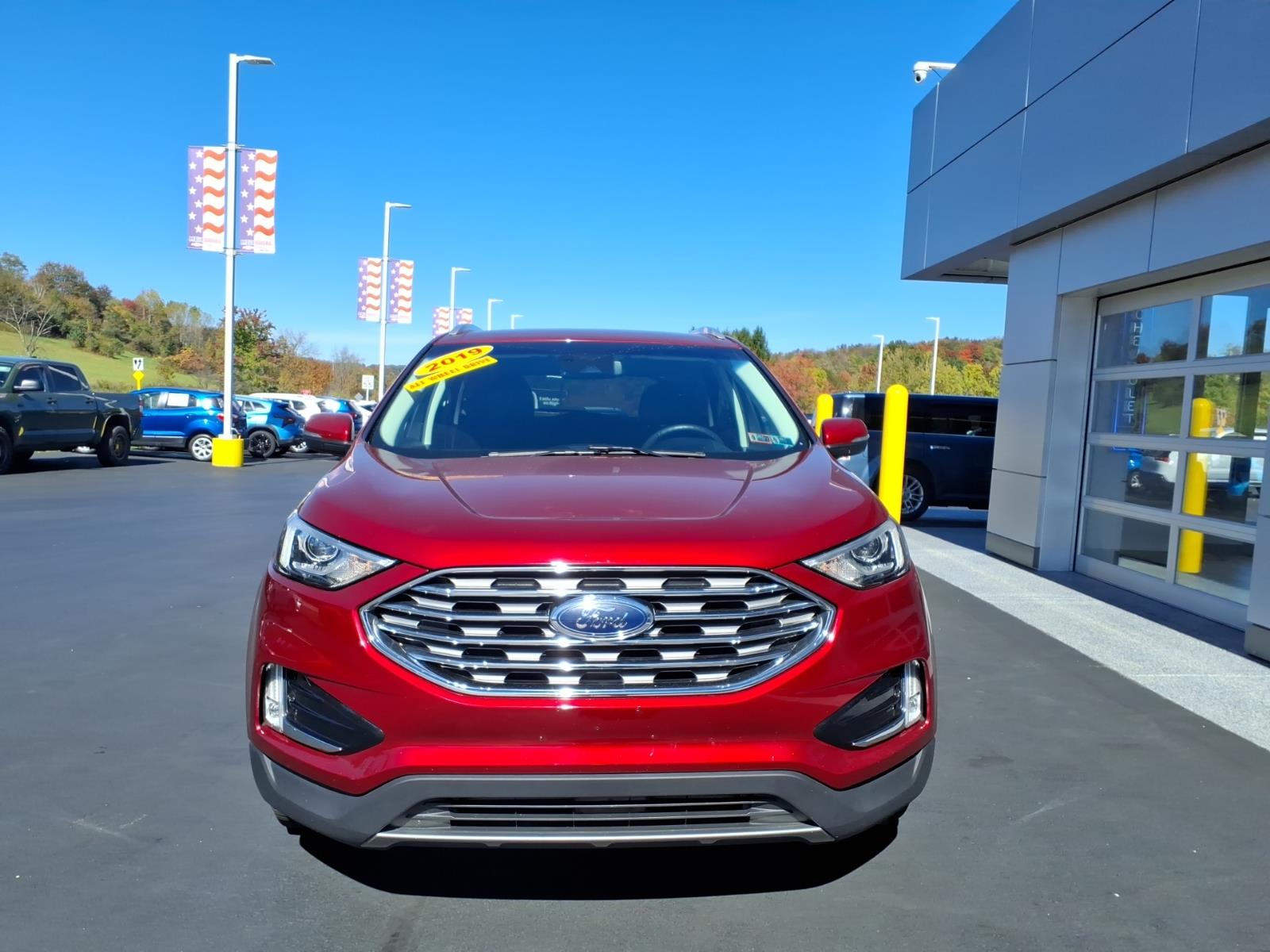 2019 Ford Edge photo 3 of 26