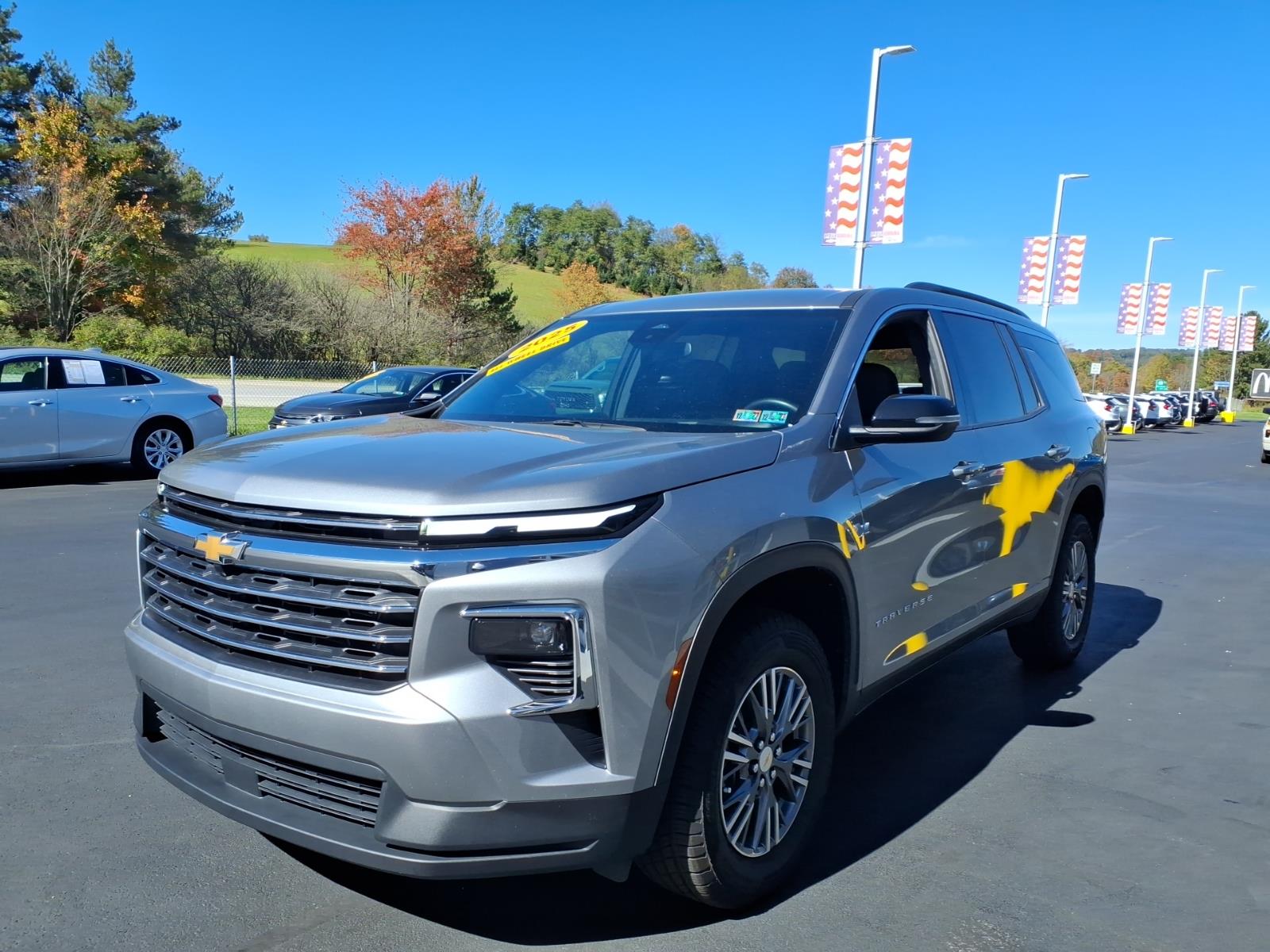 2025 Chevrolet Traverse photo 4 of 28