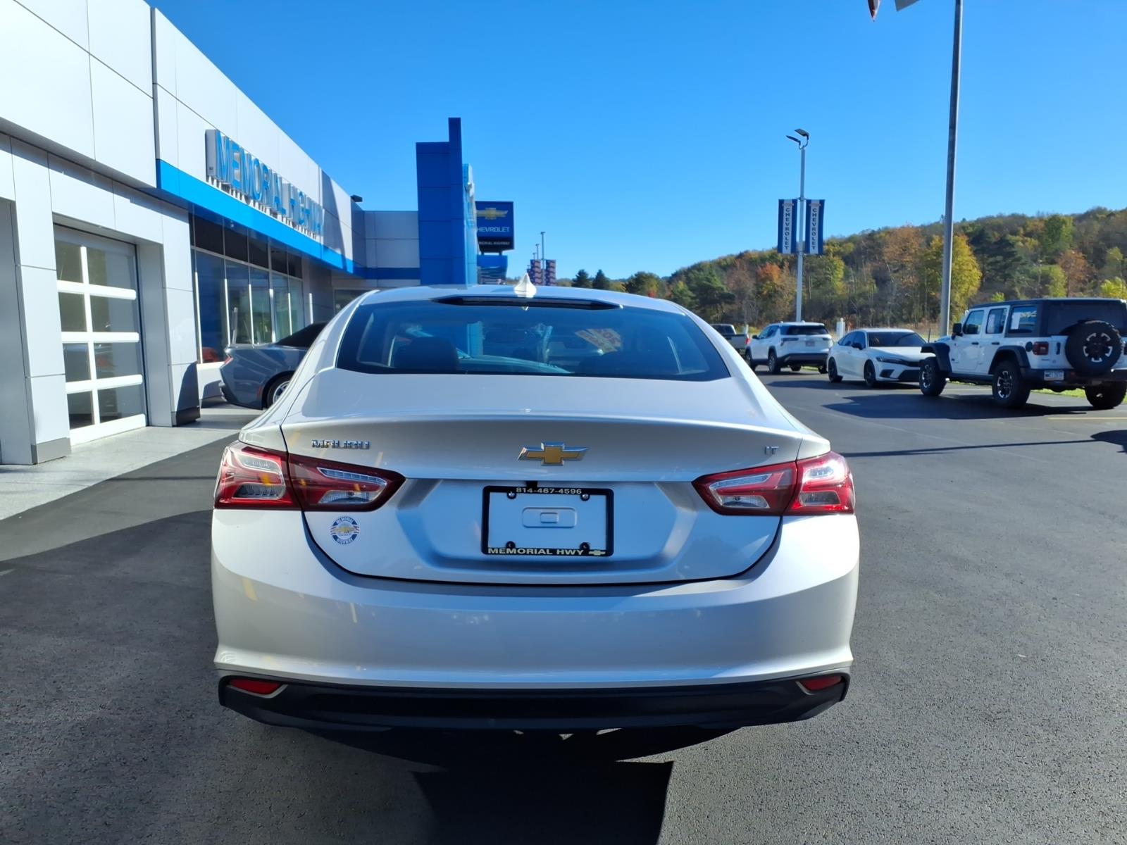 2022 Chevrolet Malibu photo 6 of 28