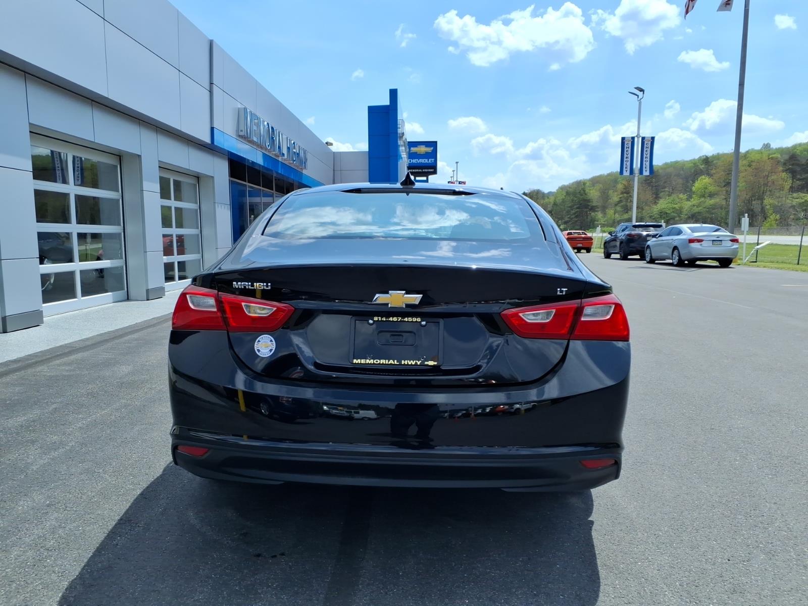 2016 Chevrolet Malibu LT - 5