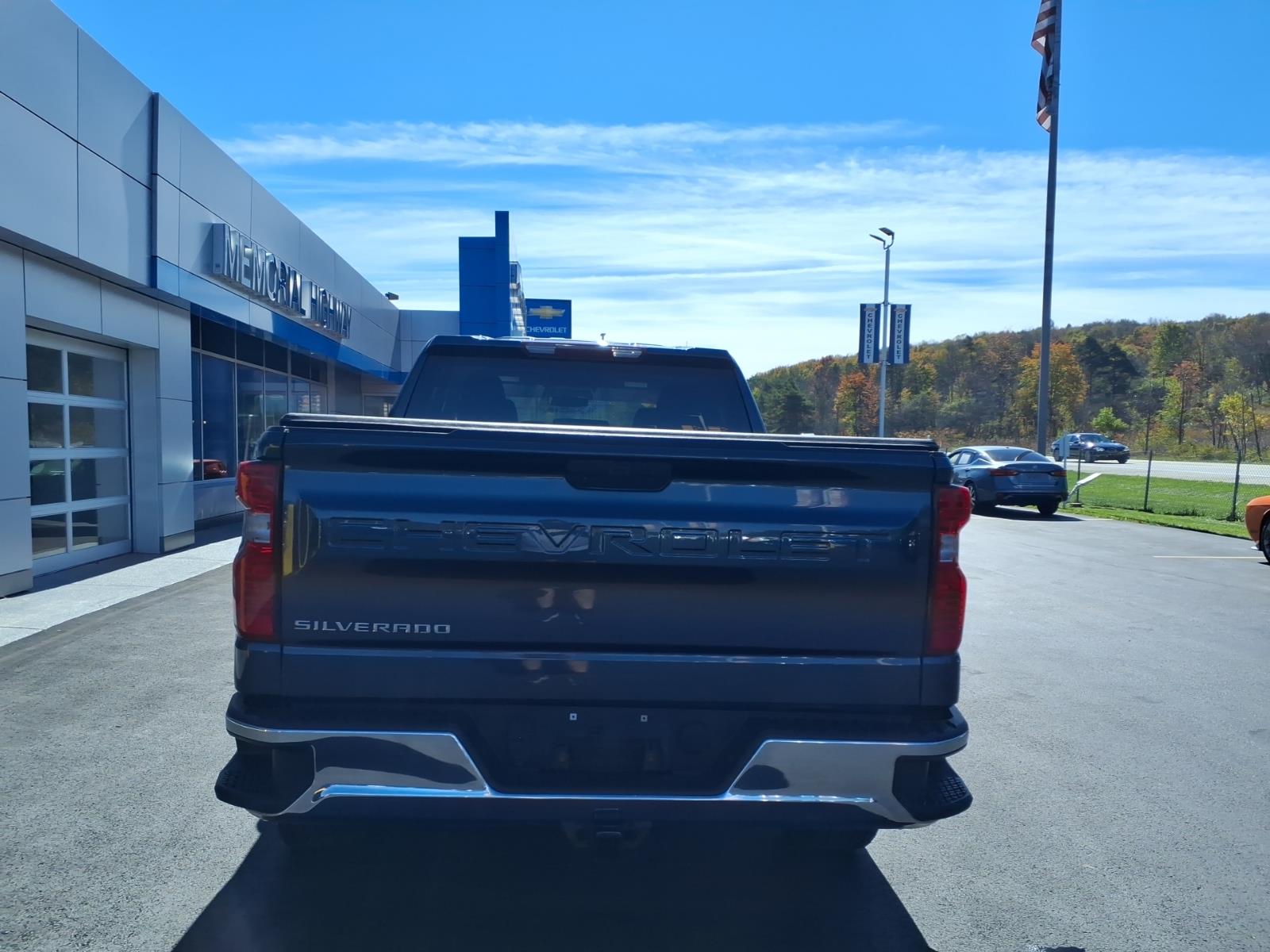 2019 Chevrolet Silverado 1500 photo 6 of 24