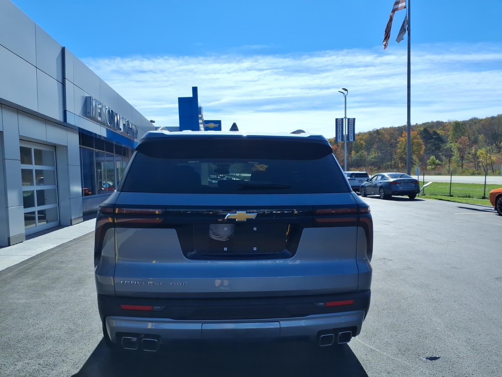 2025 Chevrolet Traverse photo 6 of 28