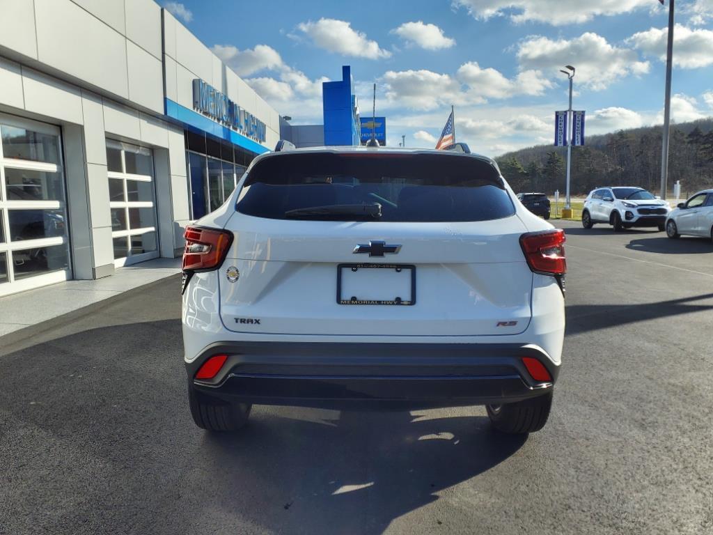 2025 Chevrolet Trax RS Summit White at Team Chevrolet Buick GMC