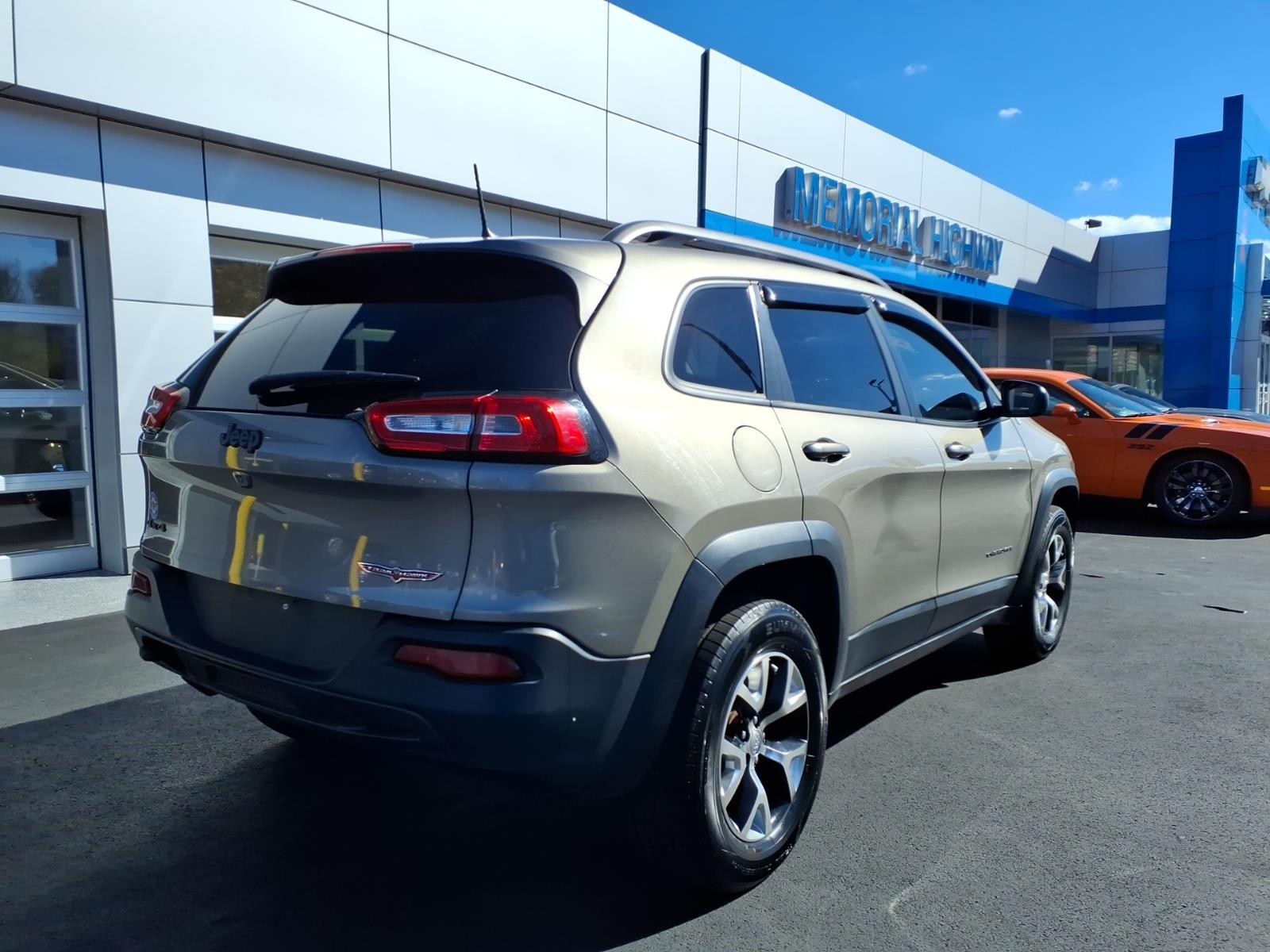 2016 Jeep Cherokee photo 7 of 29