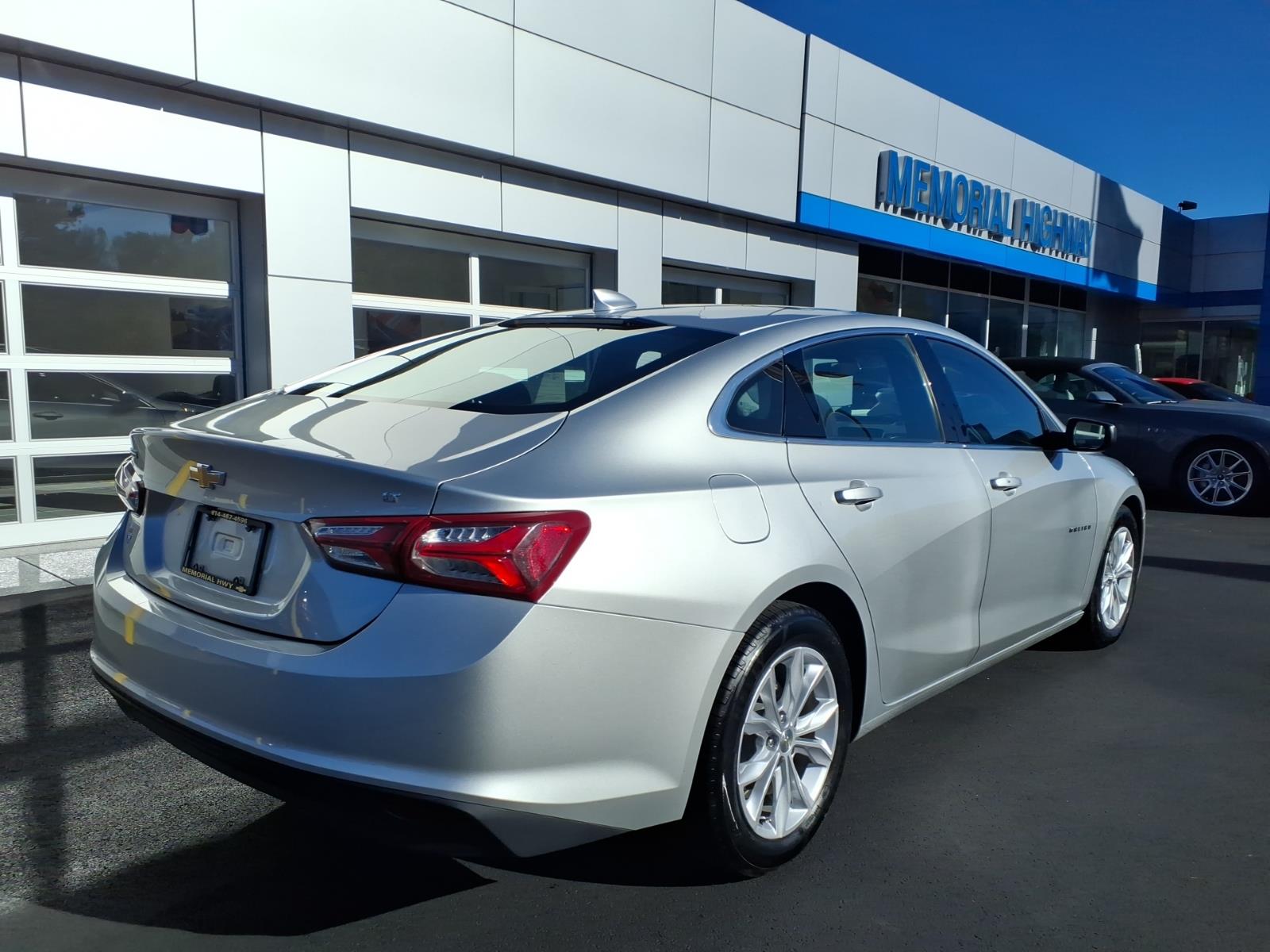 2022 Chevrolet Malibu photo 7 of 28