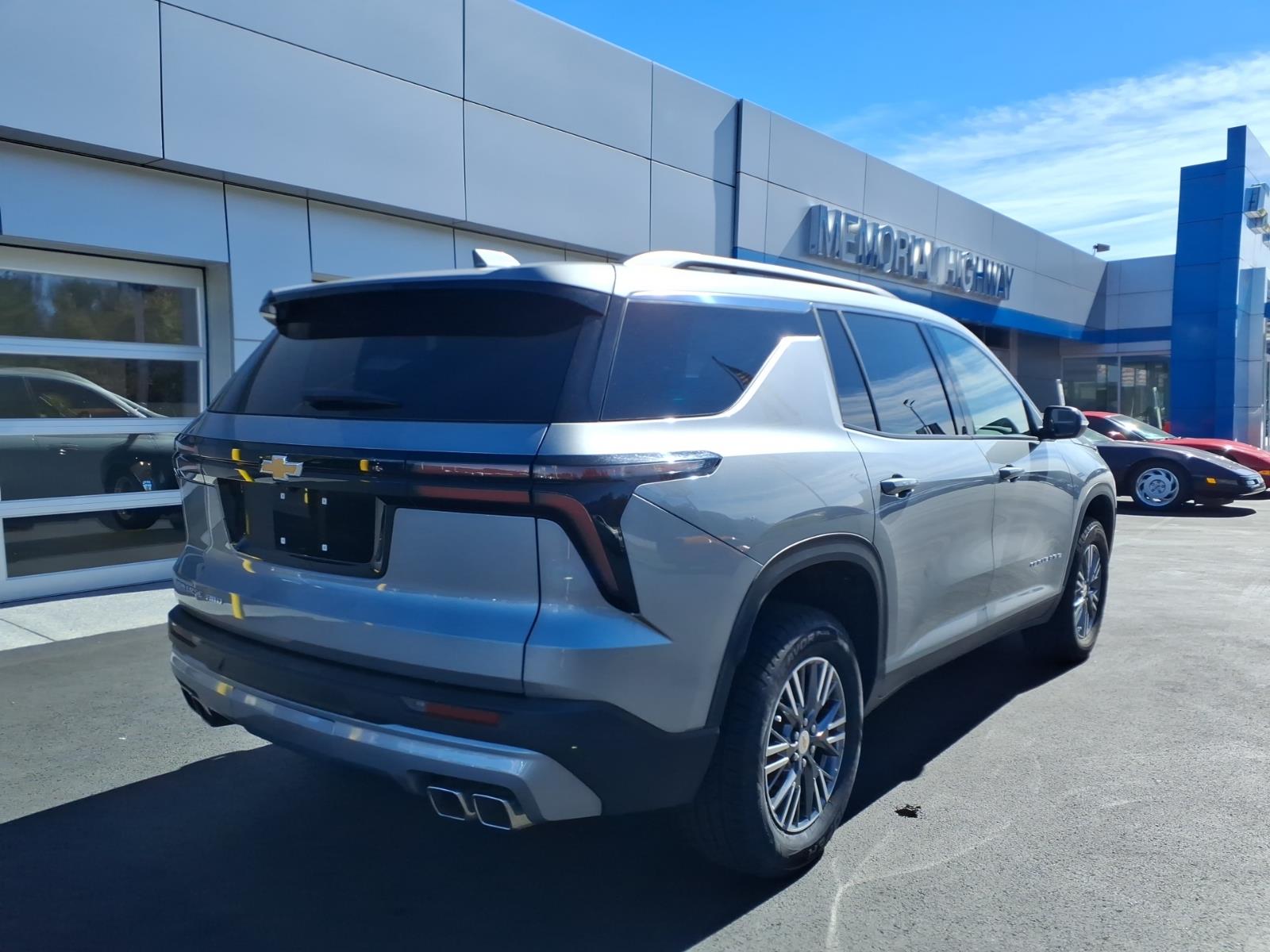 2025 Chevrolet Traverse photo 7 of 28