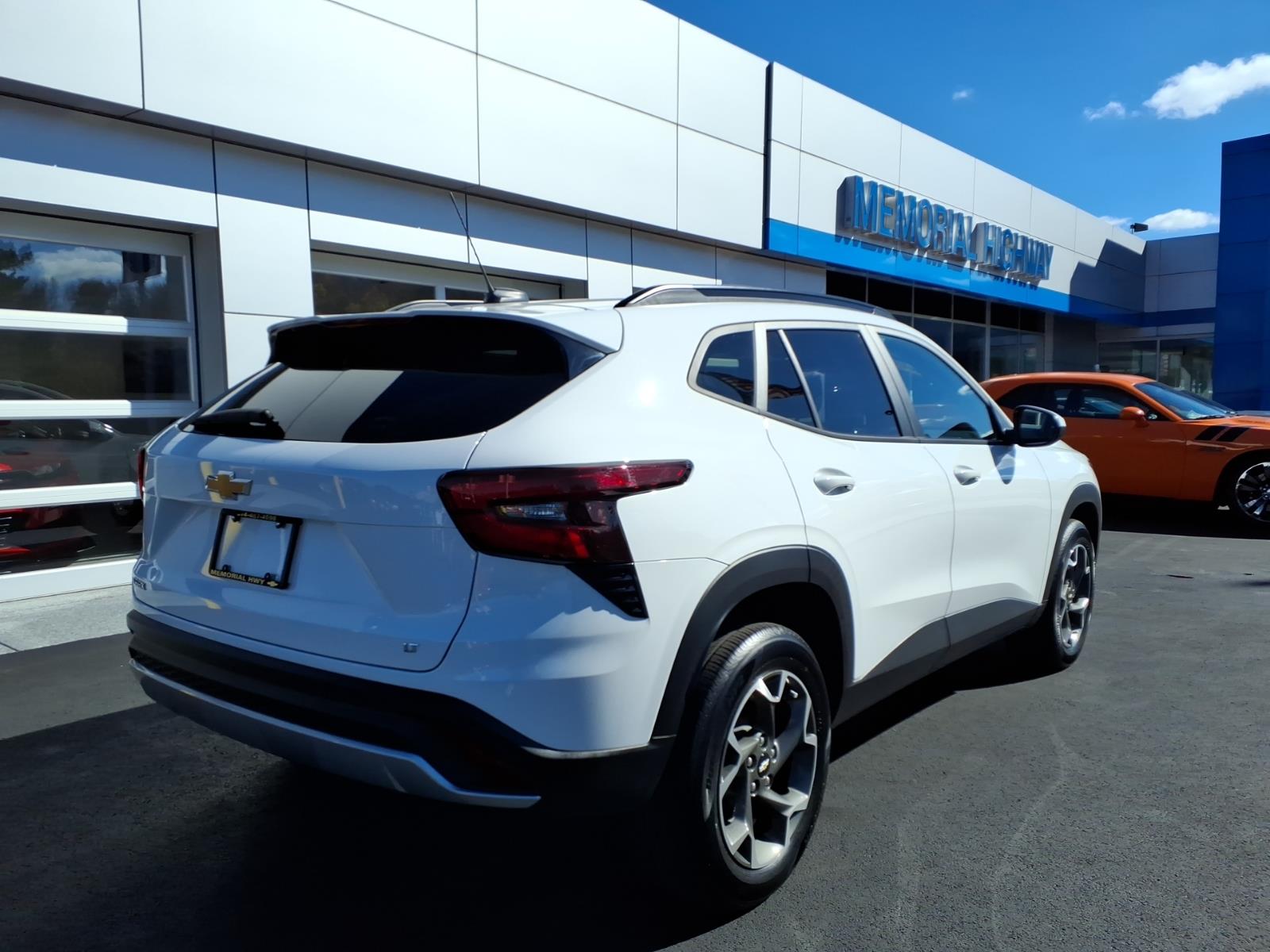 2024 Chevrolet Trax photo 7 of 27