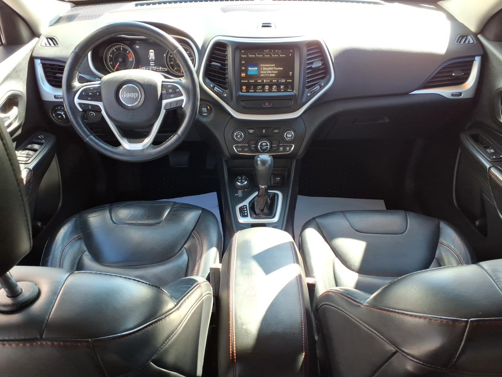 2016 Jeep Cherokee photo 8 of 29