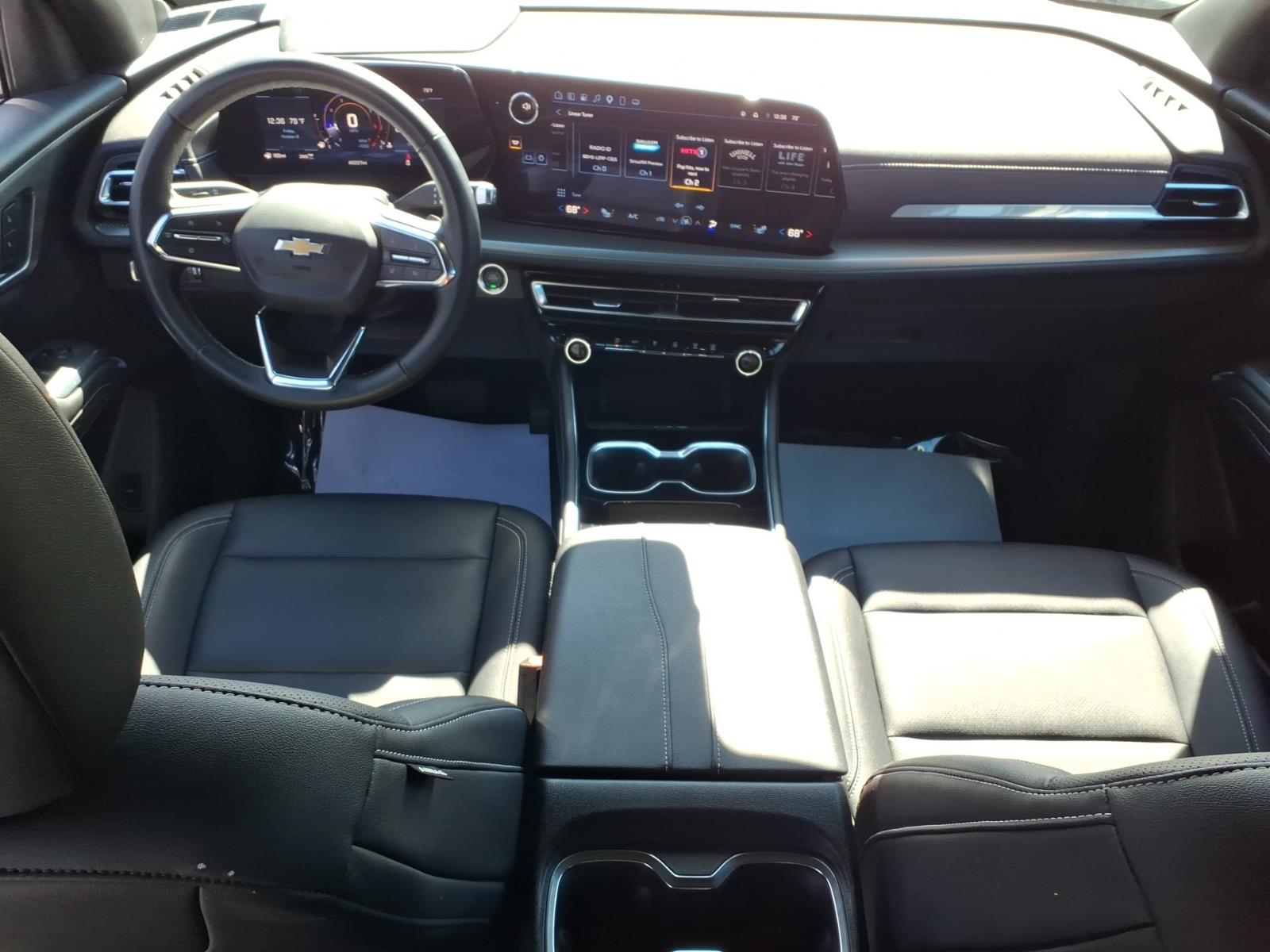 2025 Chevrolet Traverse photo 8 of 28