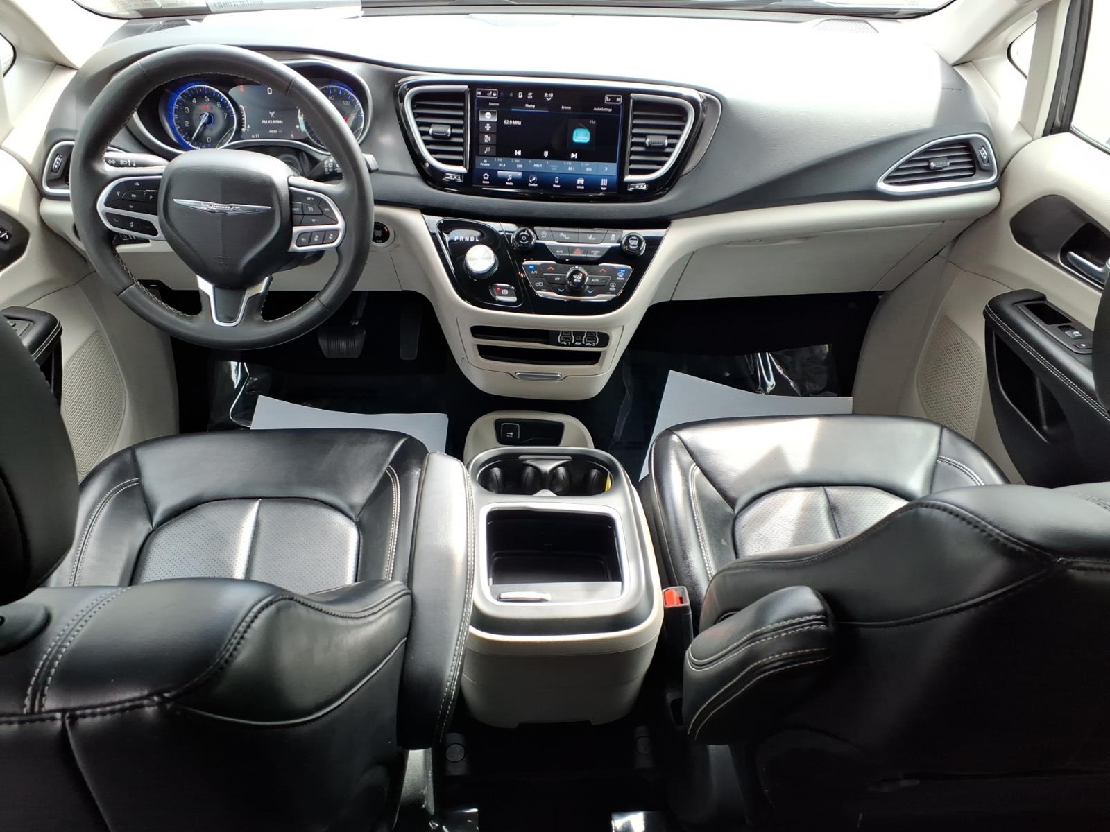 2023 Chrysler Pacifica Touring L - 7
