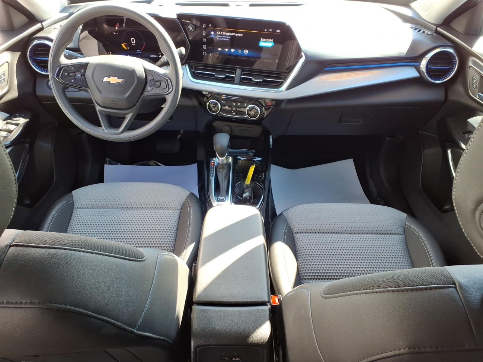 2024 Chevrolet Trax photo 8 of 27