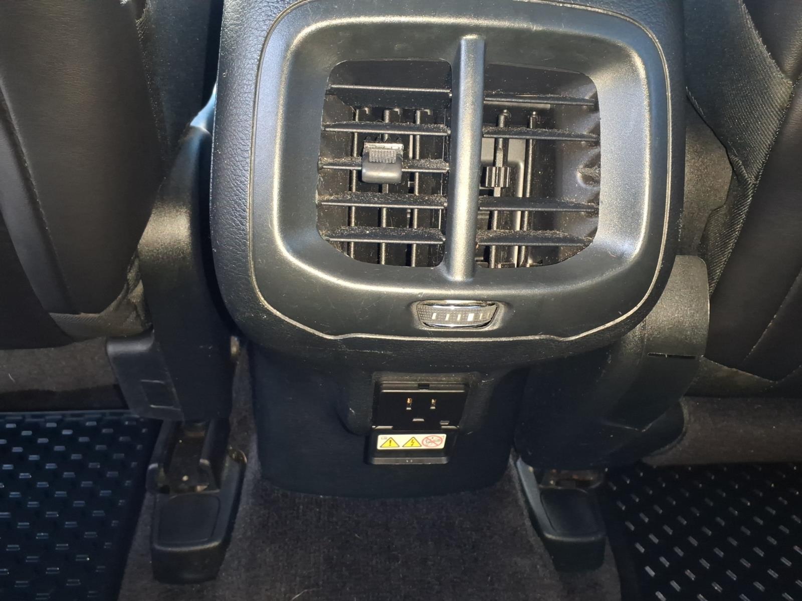 2016 Jeep Cherokee photo 9 of 29