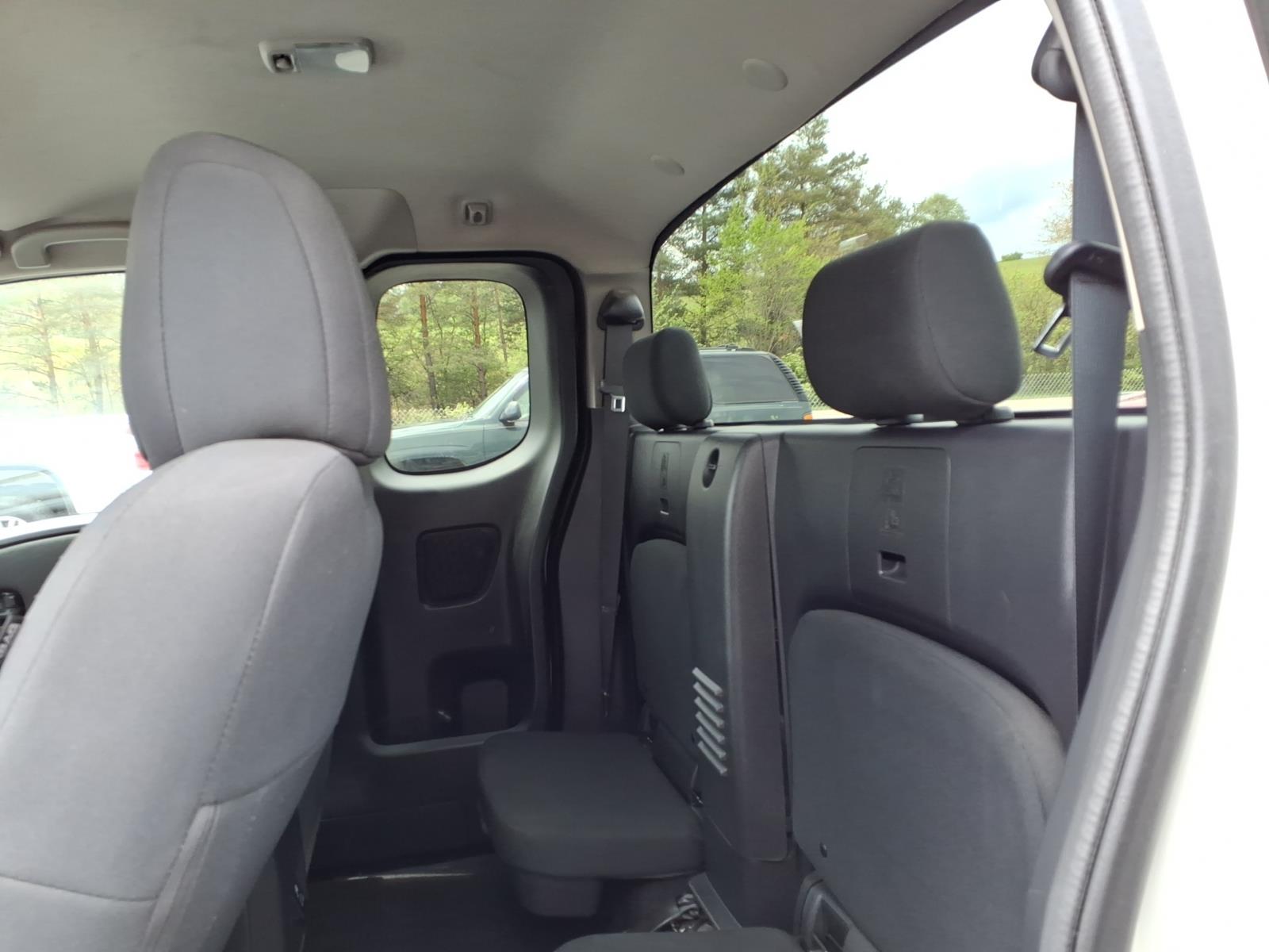 2024 Nissan Frontier S - 8
