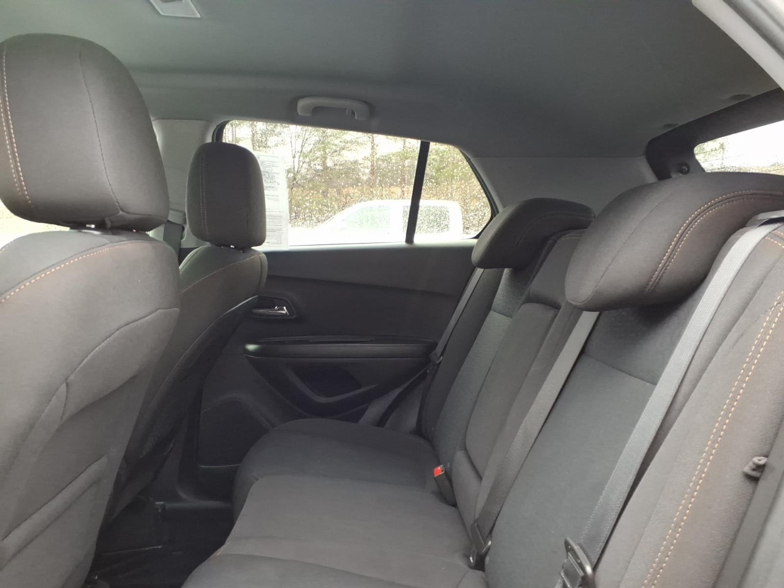 2021 Chevrolet Trax LS - 8