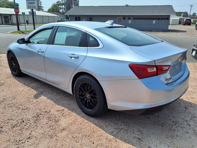 2017 Chevrolet Malibu LT - Photo 2