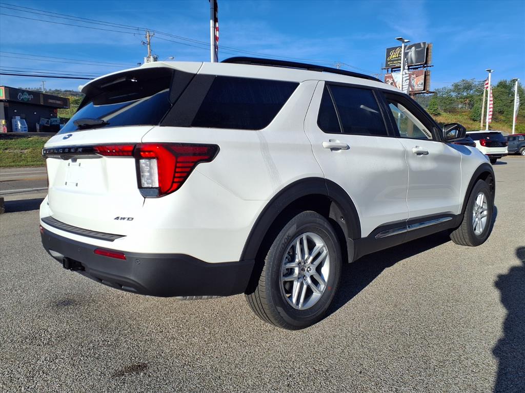 2025 Ford Explorer photo 2