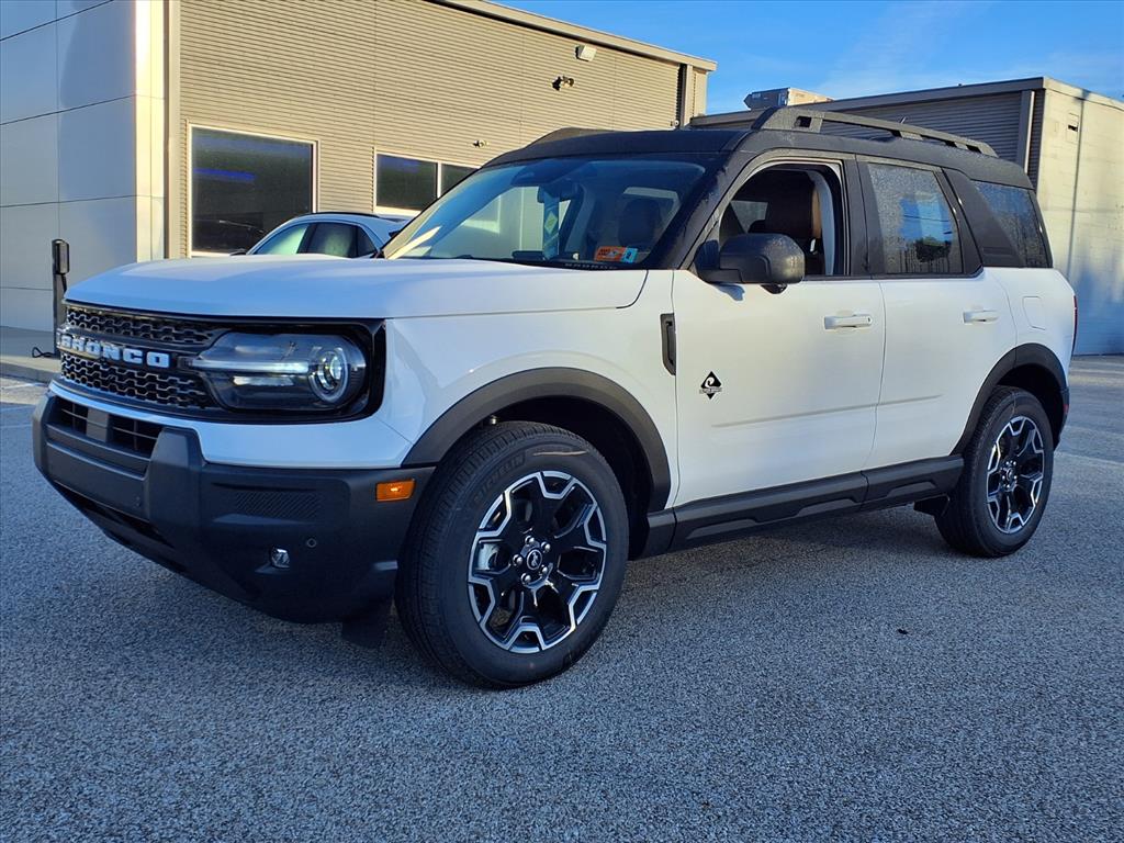 2025 Ford Bronco Sport Outer Banks photo 2