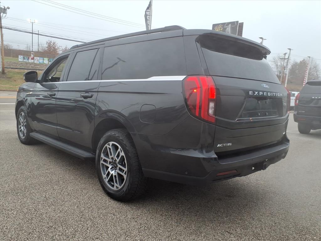 2025 Ford Expedition MAX photo 3