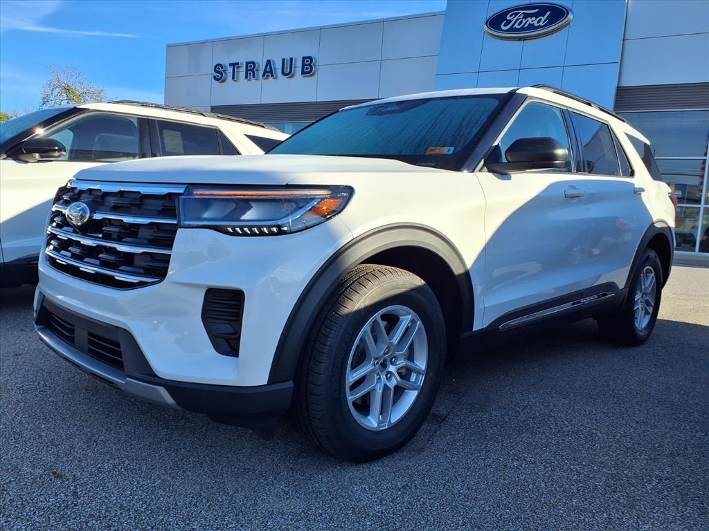 2025 Ford Explorer photo 3