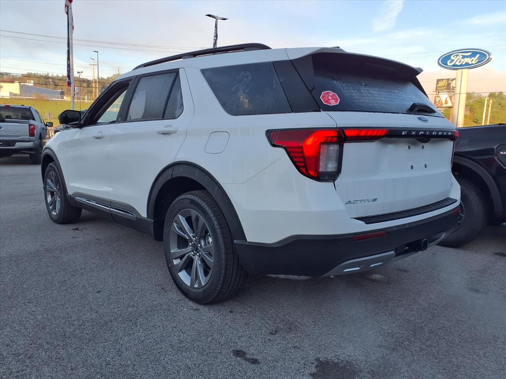2025 Ford Explorer photo 3