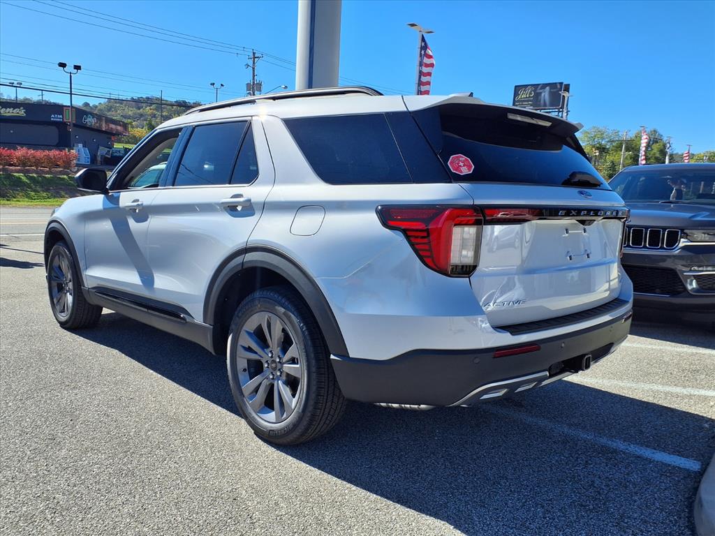 2026 Ford Explorer photo 3