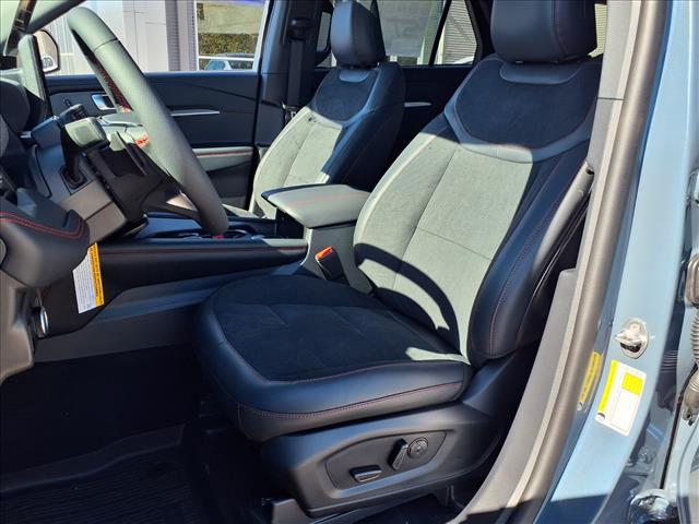 2025 Ford Explorer ST photo 2