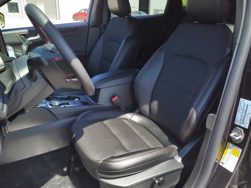 2024 Ford Escape ST-Line Select photo 4