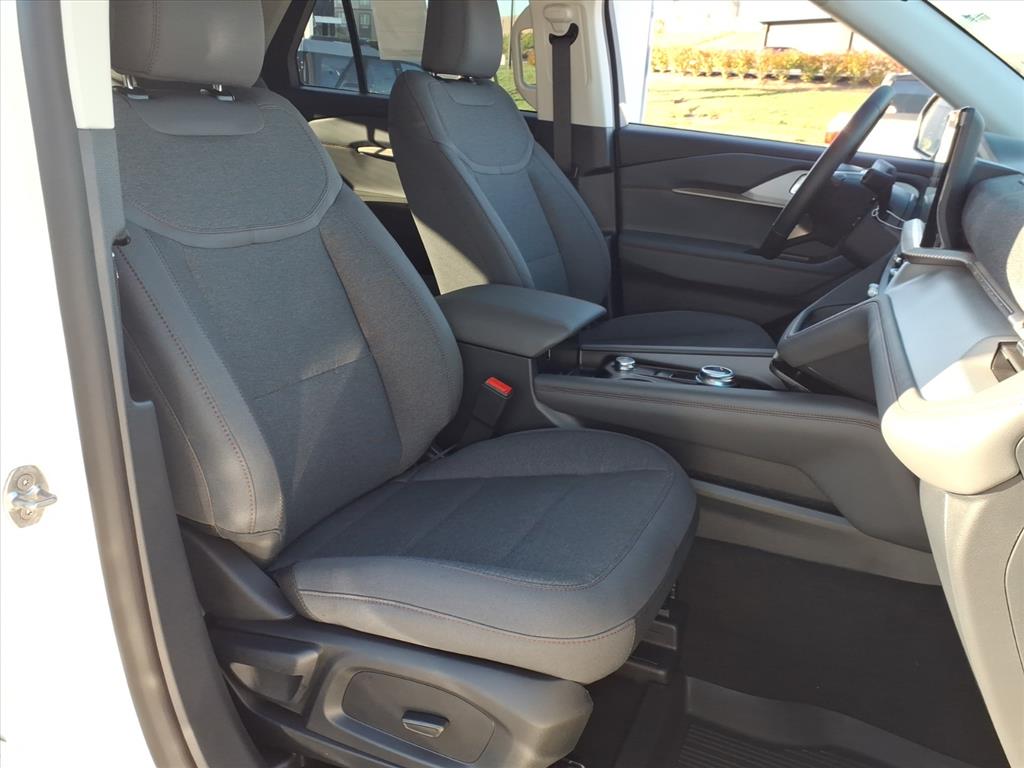 2025 Ford Explorer photo 4