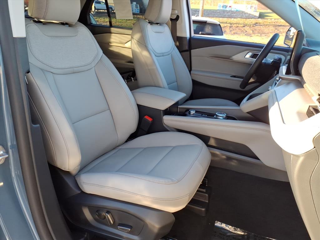 2026 Ford Explorer photo 4