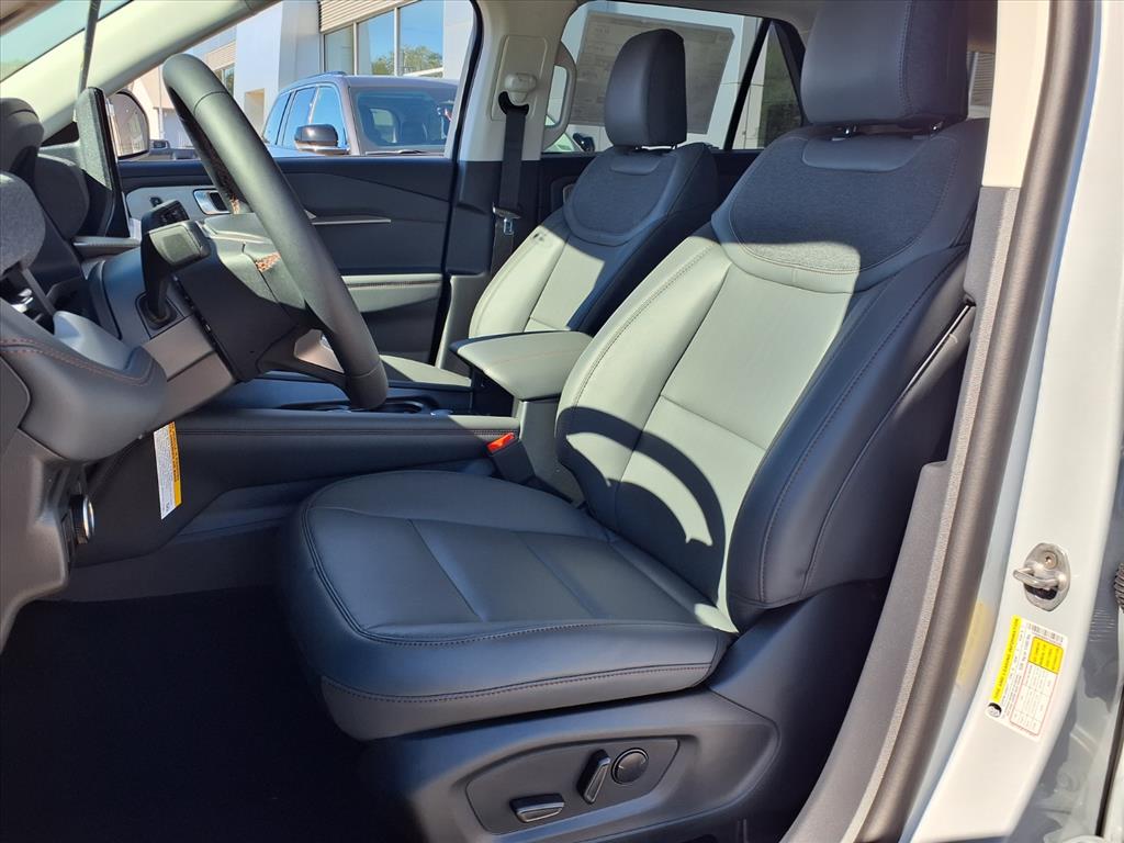 2026 Ford Explorer photo 4