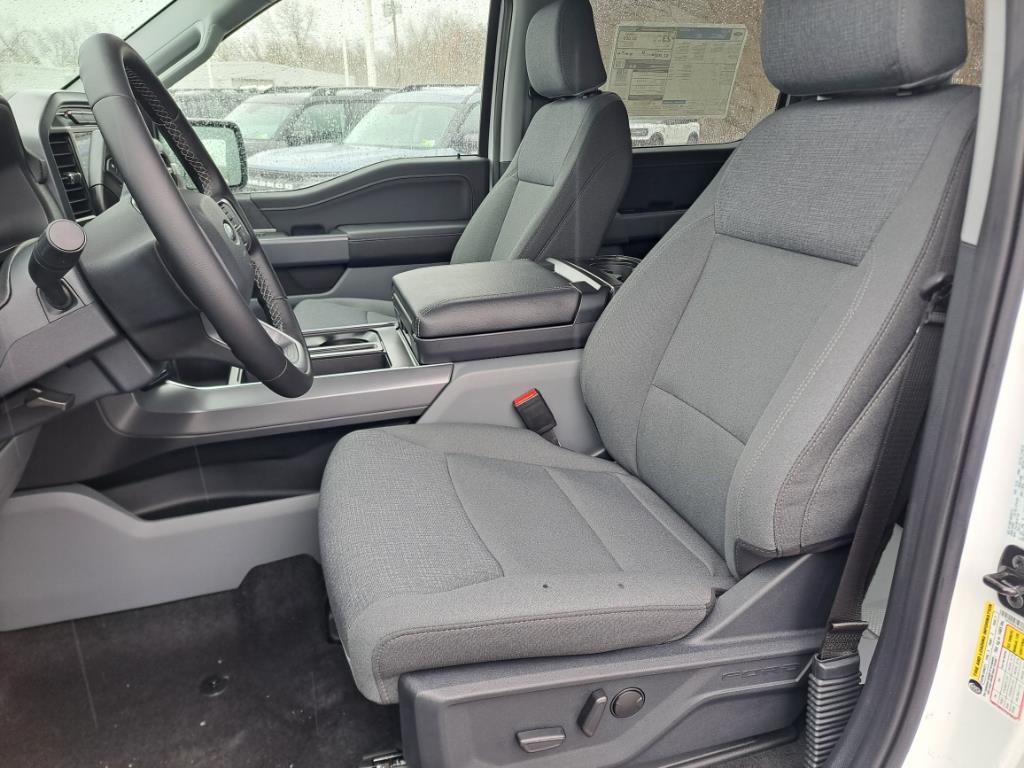 2025 Ford F-150 XLT photo 4