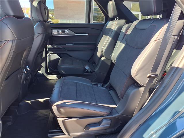 2025 Ford Explorer ST photo 3