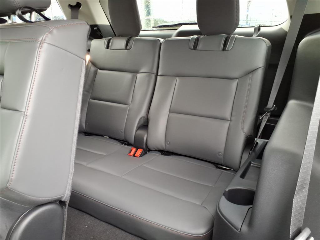 2025 Ford Explorer photo 4