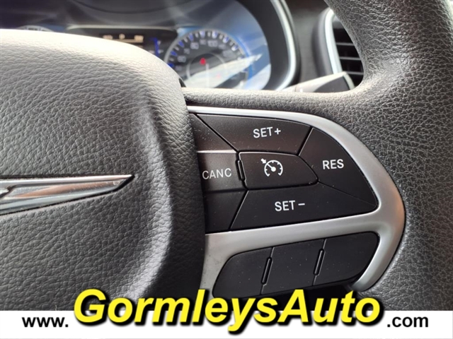 2015 Chrysler 200 Limited photo 10