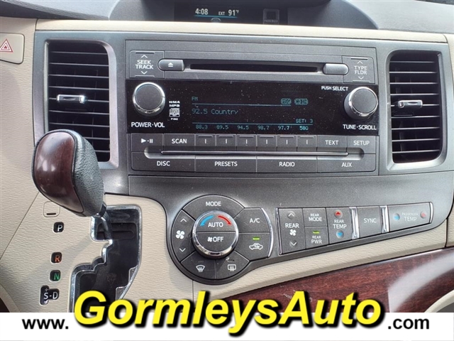 2011 Toyota Sienna XLE Limited photo 9