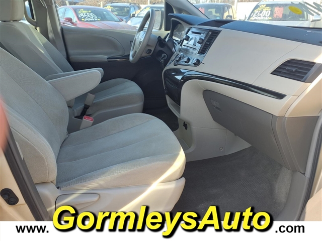2011 Toyota Sienna Base 7-Passenger:153286B