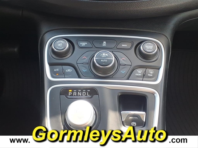 2015 Chrysler 200 C photo 10