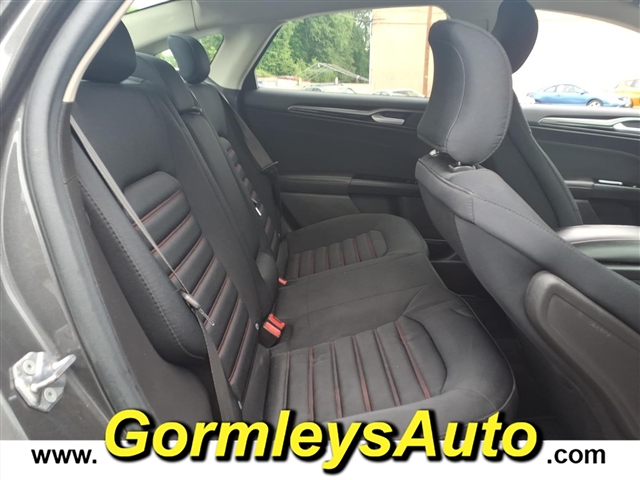 2016 Ford Fusion SE:273378B