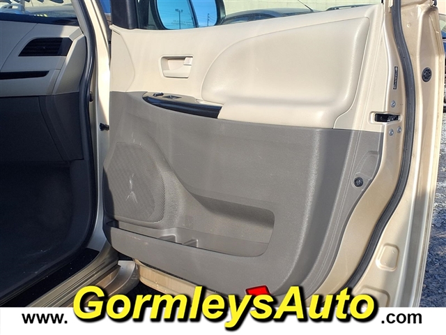 2011 Toyota Sienna Base 7-Passenger:153286B