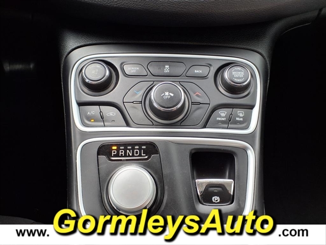 2015 Chrysler 200 Limited photo 12