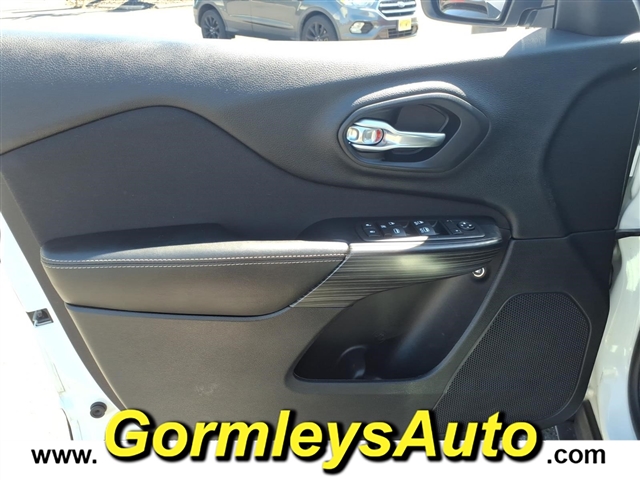 2017 Jeep Cherokee Latitude:512833B