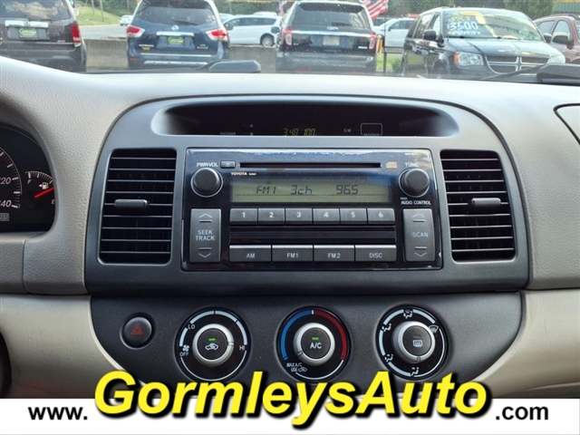 2005 Toyota Camry LE photo 9