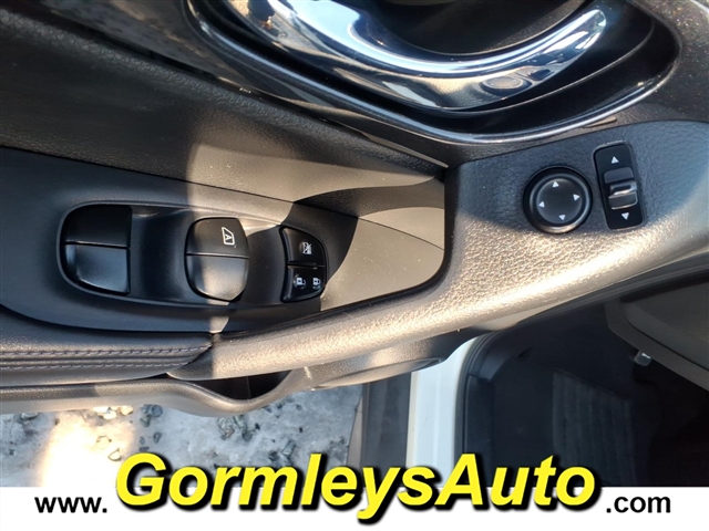 2017 Nissan Rogue S:151585B