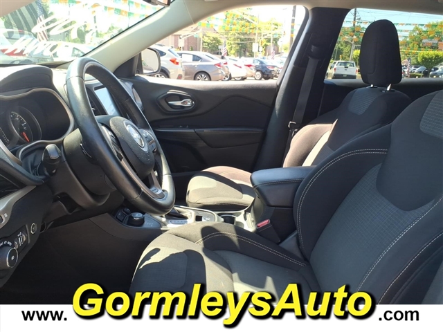 2017 Jeep Cherokee Latitude:512833B
