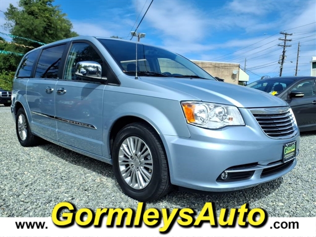2013 Chrysler Town and Country Touring-L – 681084B