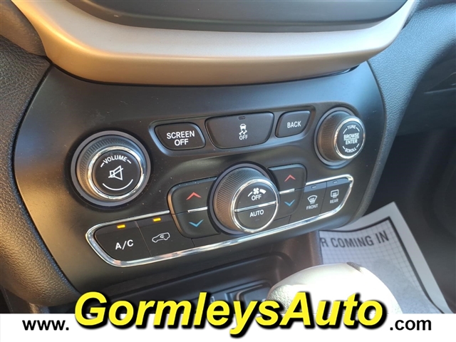 2017 Jeep Cherokee Latitude:512833B